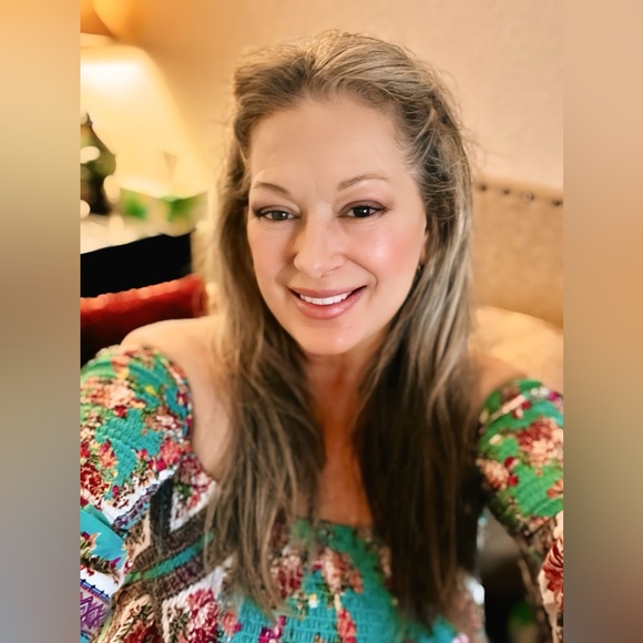 *Posh Show Alert* | LIKE this listing for Show Notifications โค๏ธ & Share 10/26 - Picture 3 of 5